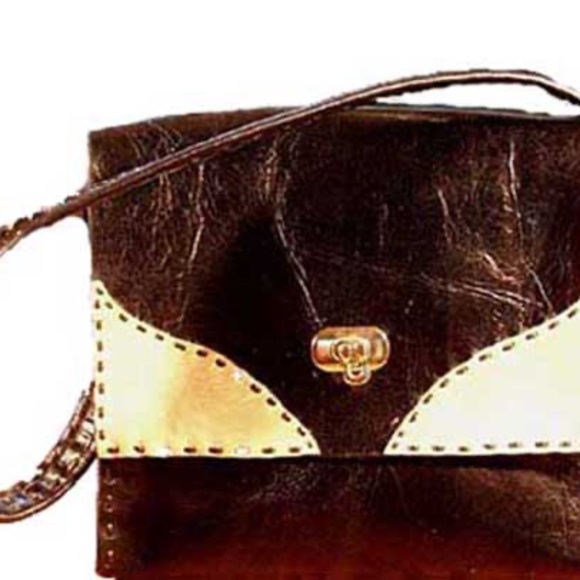 SHOULDER BAG, LEATHER, 9x9x1.5 inches, BLACK/BEIGE, SHINY GOLD TONE METAL CLASP, - Picture 1 of 5